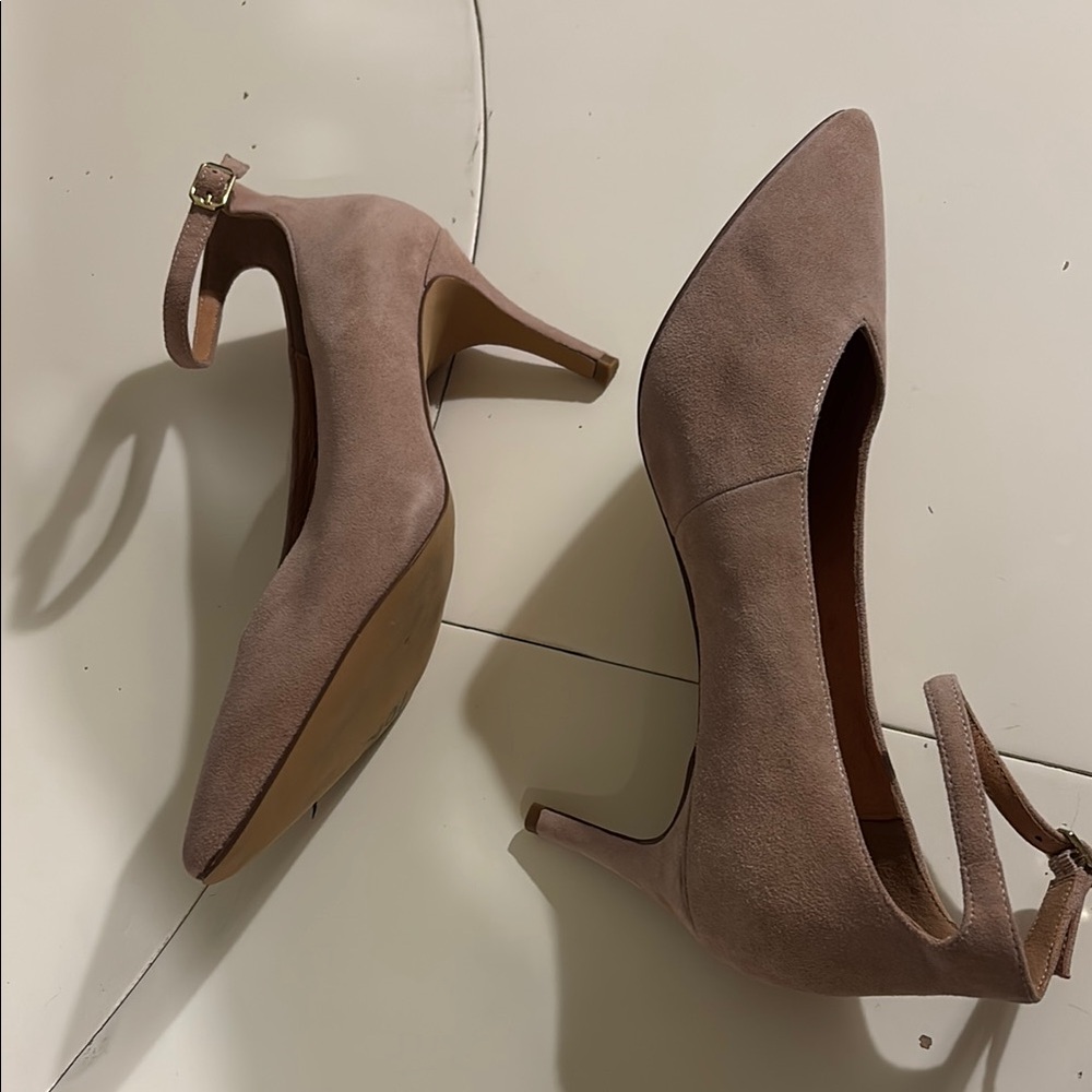 ❄️Halogen Tan Heels with Pointed Toe and Ankle Strap